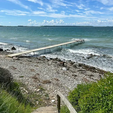 Hébergement de vacances Summer House With Panoramic Sea Views On Rosnaes *