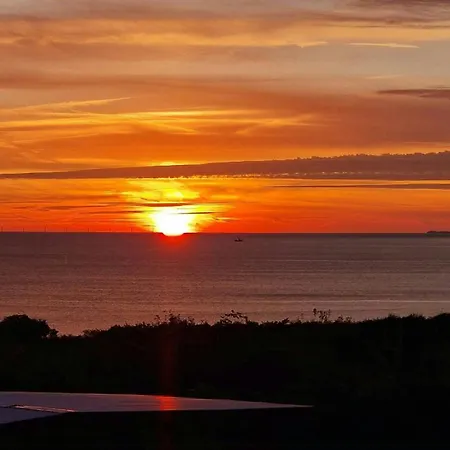 Hébergement de vacances Summer House With Panoramic Sea Views On Rosnaes *